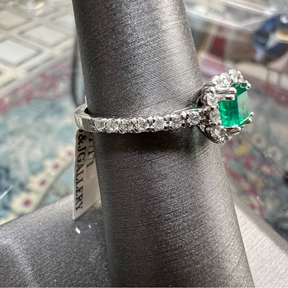 14k White Gold Diamond & Emerald Ring - Picture 8 of 8